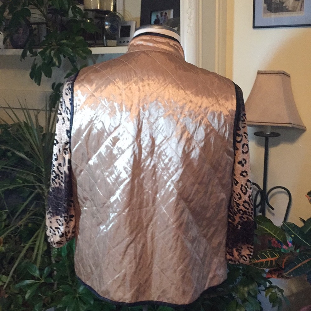 2 in 1 reversible VEST leopard/Gold w/black piping - Picture 3 of 8